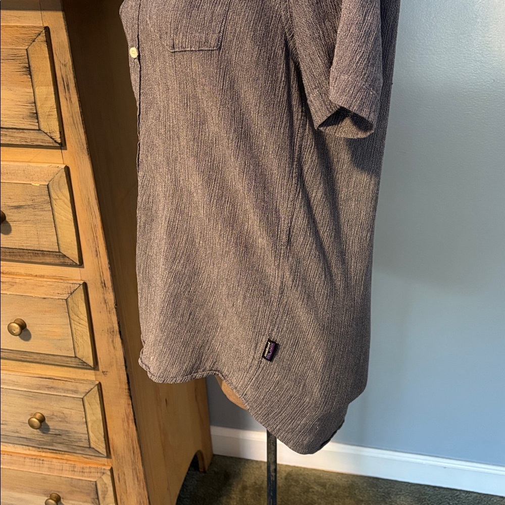 Patagonia gray button down short sleeve shirt - Picture 2 of 10
